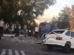 Тонированная «четырка» на полной скорости врезалась в кроссовер в Туапсе