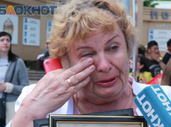 «Живем в прекрасной стране, где помнят наших героев», - участница «Бессмертного полка» в Краснодаре