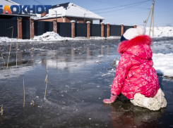 В Краснодаре затапливает улицы, стреляют у школы и продают дома у кладбища