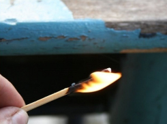 Жительница Кубани для снятия стресса поджигала дома