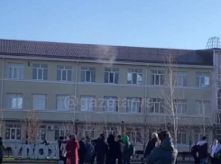 В станице под Краснодаром загорелась школа