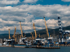 В порту Новороссийска произошел разлив нефти на площади в 200 квадратных метров