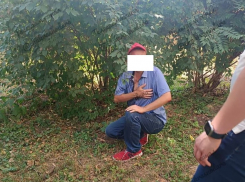 Родители бьют тревогу: в Краснодаре мужчина напал на двух школьниц в подъезде