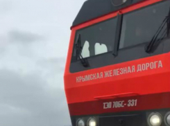 По Крымскому мосту пустили первый поезд с Кубани