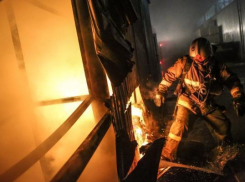 Пожарные спасли из горящей квартиры четырех человек