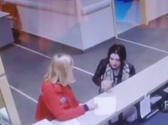  Появилось видео, на котором пьяная пациентка избивает фельдшера в Сочи