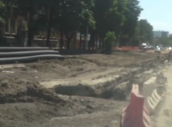  Обращение к Путину не помогло: Рабочие бросили делать дорогу по улице Новороссийской в Краснодаре 