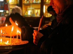 В Краснодаре служитель храма украл 60 тыс. рублей и спустил их на женщин 