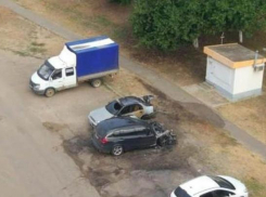 В Краснодарском крае неизвестные сожгли дорогую иномарку