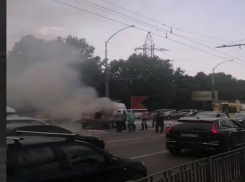 В Краснодаре загорелся автомобиль скорой помощи
