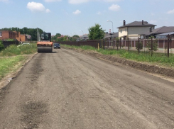 В Краснодаре жители скинулись деньгами и отремонтировали 1 километр отвратительных дорог 