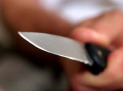  Суровый житель Кубани продолжил пить даже после ножевого ранения в грудь 