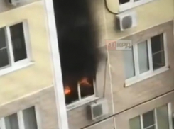 Из-за пожара в Московском микрорайоне Краснодара эвакуировали жильцов многоэтажки