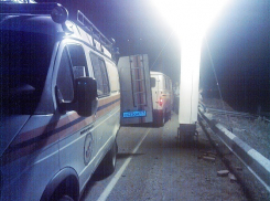 На Кубани в лобовую столкнулись две легковушки, есть погибшие 