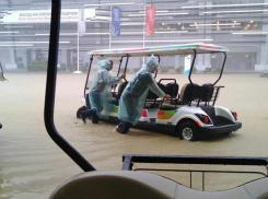 Камнепад в Сочи сняли на видео автомобилисты