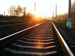 В Выселковском районе школьники построили на железной дороге остановку для роботов