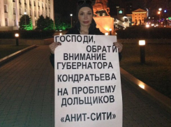  Народная артистка Татьяна Васильева устроила одиночный пикет у здания администрации Кубани 