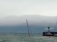 В Краснодарском крае во время шторма затонула яхта