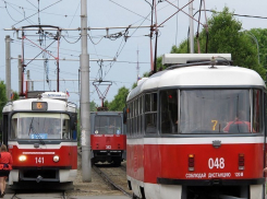 В  Краснодаре на Тургенева и Калинина встали троллейбусы и трамваи