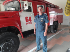 Водитель пожарного авто в Джубге спас парализованного человека из пожара