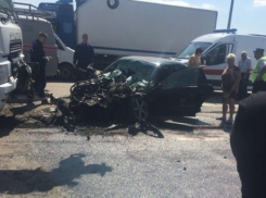  В страшной аварии с автокраном на Кубани погибли три человека 