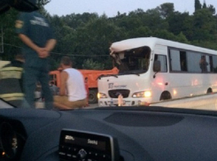 Появились подробности о пострадавших в ДТП с маршруткой и КамАЗом в Сочи