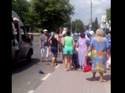 В Новороссийске водитель выгнал из маршрутки ветерана ВОВ, которая не смогла заплатить за проезд
