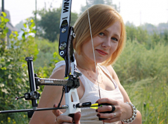 Красивая и опасная лучница из Новороссийска «обстреляла» европейцев