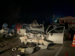 В Краснодарском крае иномарка протаранила авто с четырьмя детьми