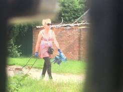 «Сумасшедшая» художница напала на соседку с валиком краски, устроив драку в Краснодаре