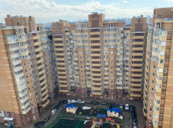 Мэрия Краснодара проверит УК после того, как мужчине чуть не придавило голову лифтом