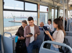 В автобусах Новороссийска запустили оплату по геопозиции