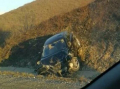 Автомойщик опасно катался на чужой машине и разбил ее под Геленджиком