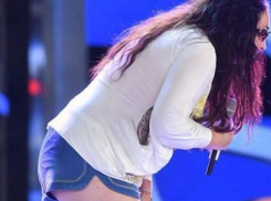 Лолита Милявская шокировала сочинцев ультракороткими шортами