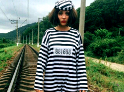 Краснодарские школьники высмеяли «разведенку» Бузову в экстравагантном клипе-пародии