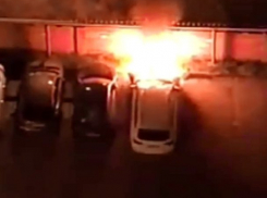  В Юбилейном микрорайоне Краснодара сгорела дорогая иномарка 