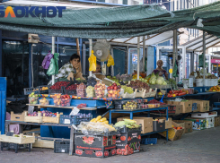 Дорогие и дешёвые продукты, прячущиеся продавцы и разброс цен: показываем торговлю на Сенном рынке Краснодара