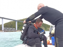 В Черном море 140 спасателей и водолазов ищут пропавших туристов