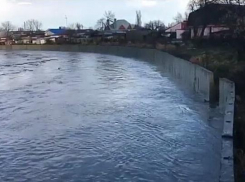Уровень воды реки в Крымском районе поднялся до критической отметки