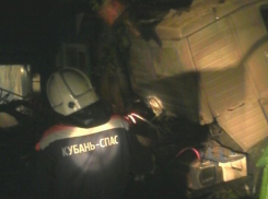  В Успенском районе «КамАЗ» ночью влетел в жилой дом 