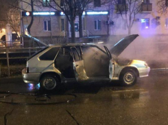 Брошенный пьяной женщиной окурок мог стать причиной возгорания ВАЗа в Краснодаре
