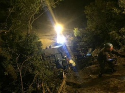 Водителя автобуса, упавшего с обрыва на Кубани, задержали