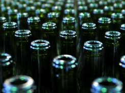 Тысячи литров «ядовитого» алкоголя создали под крышей кубанского винзавода
