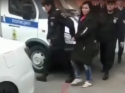  Скандальную Катю-Бентли за угрозу убийством судьи посадили под домашний арест в Краснодаре 