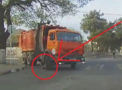 Как в кино: на Кубани «КамАЗ» переехал школьницу, а она встала и пошла