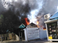 Торговые павильоны загорелись в Анапе