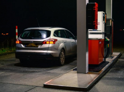 В Краснодаре цена литра бензина пробила психологическую отметку в 55 рублей