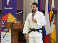 «Ростелеком» в Краснодаре организовал встречу школьников с олимпийским чемпионом Арсеном Галстяном