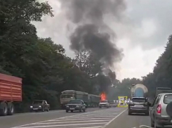 На Кубани на трассе сгорела фура