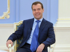  Губернатор Кубани поздравил премьер-министра Медведева с днем рождения 